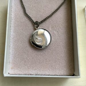 NIB 6-curve vintage locket pendant necklace